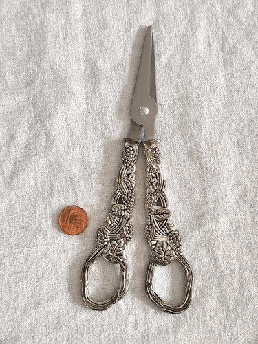 Schöne versilberte Traubenschere 16 cm Schere mit Traubendekor 66 g Vintage - Bild 4 von 13