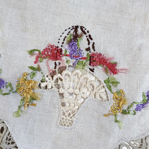 Vintage Handmade Lace Trim Embroidered Floral Basket Doilies Pair - Picture 10 of 12