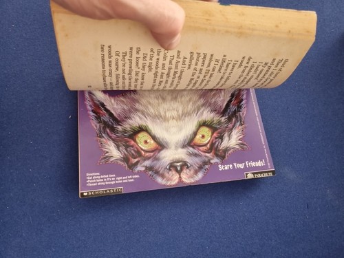 Goosebumps - Werewolf Skin - #60 - R. L. Stine - 1997 1st Edition RARE WITH MASK - Picture 8 of 10
