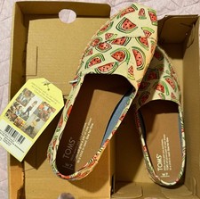 WOMENS TOMS CLASSIC SHOE WATERMELON SIZE 7 NEW IN BOX