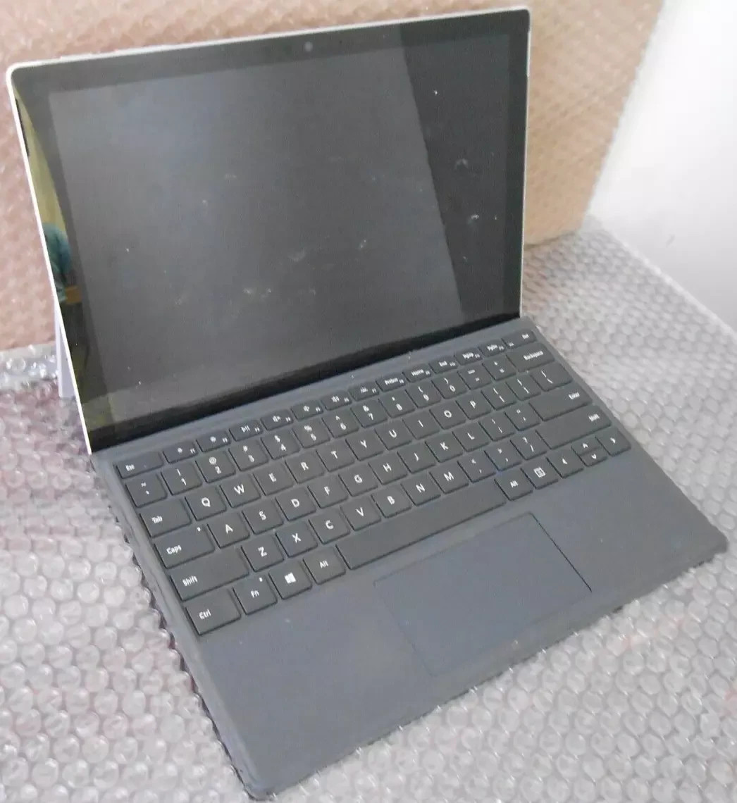 Microsoft Surface Pro 6 1796 | 256 SSD | 8GB RAM - READ