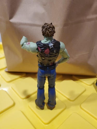 Figura de acción de lucha libre WWE Mattel Basic Zombies Dean Ambrose incompleta 6,5 pulgadas - Imagen 2 de 2