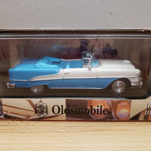 NewRay 1955 Oldsmobile Super 88 Convertible Diecast 1:43 - Picture 4 of 11
