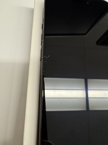 Apple iPhone 15 Pro - 128 Go - Noir Titane - Débloqué (CA) - Photo 3 sur 7