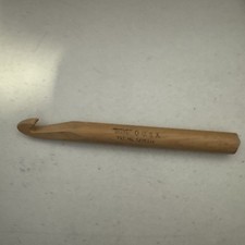 Boye Crochet Hook Size Q Wooden