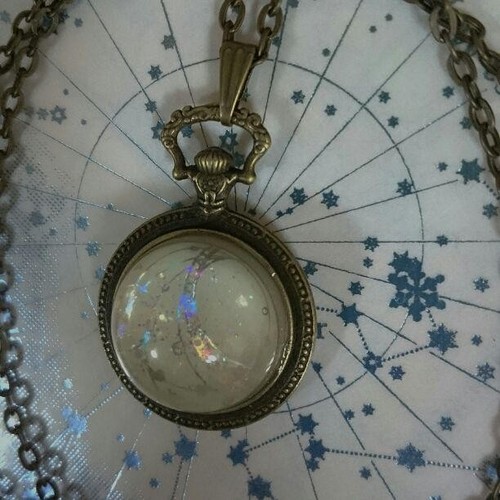 For exhibition. Pocket Watch Necklace with Glowing Orbit Phosphorescent Resin He - Picture 4 of 4