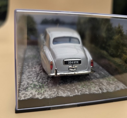 James Bond Rolls Royce Silver Cloud ll A view To A Kill Diecast 1:43 Scale. - Picture 2 of 3