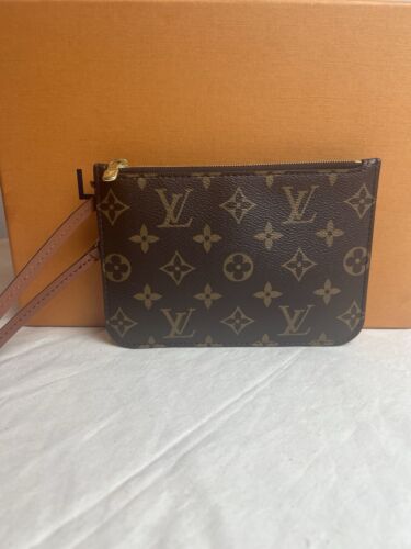 Louis Vuitton Loop Hoop Pochette Monogram Canvas Wristlet - Picture 2 of 18