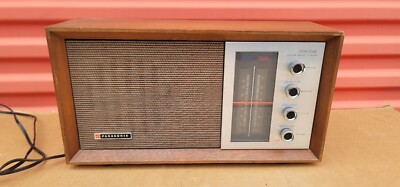VINTAGE BIG PANASONIC RE-7257 AM/FM TABLE RADIO - WOOD CASE