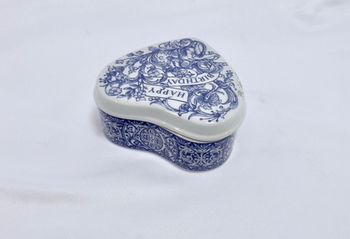 Caja de baratijas de feliz cumpleaños Spode porcelana corazón - Imagen 2 de 5