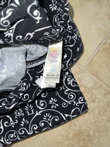 LulaRoe Kids S/M Swirls Scrolls Leggings - Black and White - NWOT - Picture 3 of 3