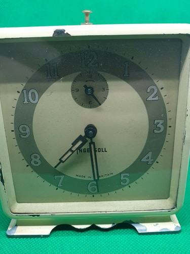 un raro reloj despertador vintage Ingersoll en estuche de esmalte amarillo pálido, manos negras. - Imagen 6 de 8
