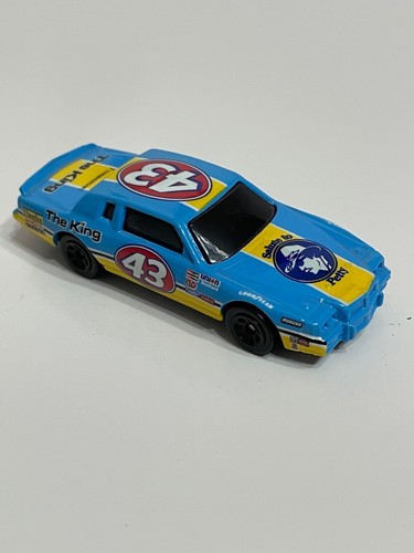 Mattel Hot Wheels  #43 The King Richard Petty 84 Pontiac Grand Prix Nascar Blue - Picture 4 of 5