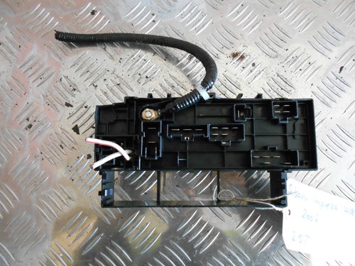 Subaru Impreza 2006 2,5 WRX VAGÓN FUSIBLE CAJA 82241FE0102 - Imagen 2 de 3