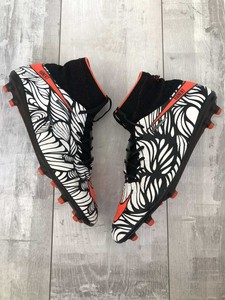 neymar cleats black and white