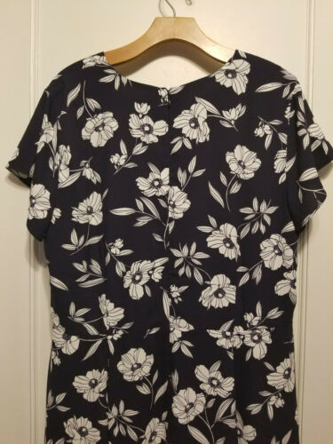 Abito Ann Taylor floreale svasato manica avvolgente, 100% poliestere, blu navy, taglia 16, nuovo con etichette - Foto 10 di 12