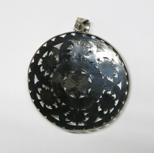 Colgante grande vintage Doug Paulus floral relleno círculo redondo plata de ley - Imagen 2 de 5