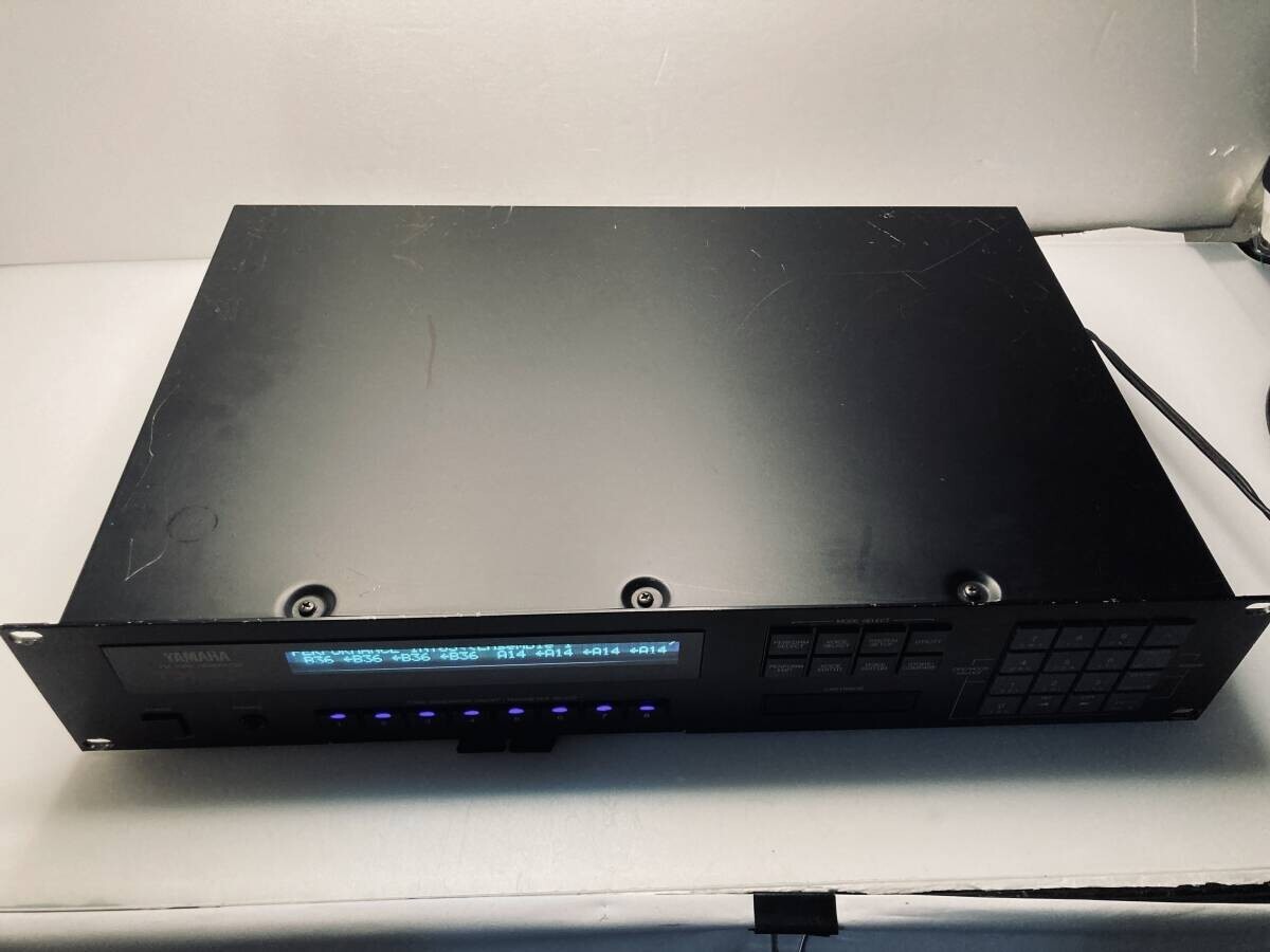 Yamaha TX802 FM Tone Generator 2U Ruck Mount Synthesizer working