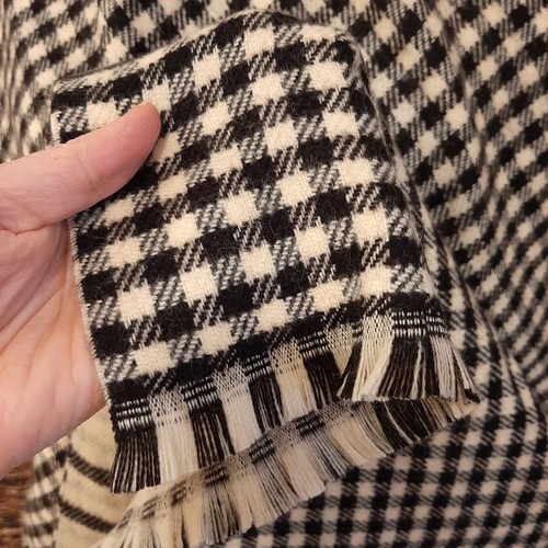 NWT Francesca's Scarf Plaid Oversized Wrap Soft Winter Cream Black Contemporary - Picture 6 of 10