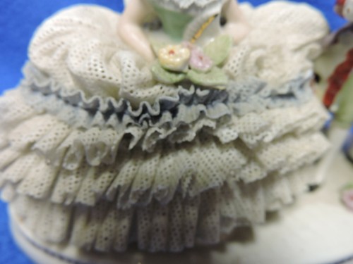 Dresden Lace Porcelain Figurine Madam and Violin Player Germany 20202 - Picture 6 of 12