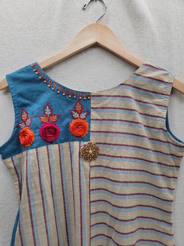 Neu mit Etikett handgefertigtes ärmelloses mehrfarbiges Boho-Maxikleid mit Tassel Größe M - Bild 3 von 9