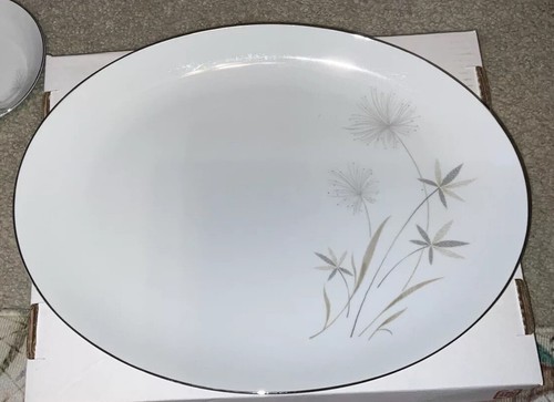 Bolero MIKASA Descripción: Plato para servir ovalado de 16’ flores grises tenues descontinuado - Imagen 8 de 24