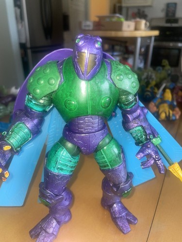 Marvel Legends ToyBiz Spider Man Classics Buzzing Beetle Complete     He is HUGE