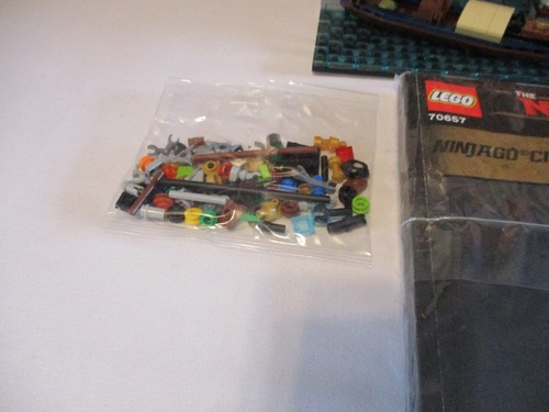 LEGO The LEGO Ninjago Movie: NINJAGO City Hafen (70657) embalaje original - Imagen 7 de 20