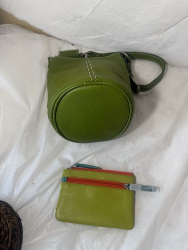 Latico Leder Bucket Bag mit Geldbörse grün - Bild 13 von 17