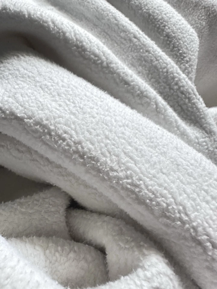 Peacock Alley 100% Egyptian Cotton All Season Twin Blanket White 90”66” Portugal - Image 3 of 4