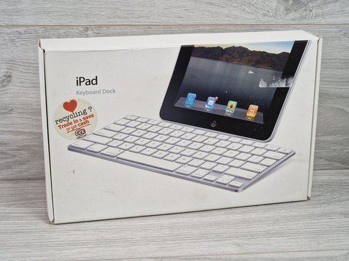 Apple iPad Keyboard Dock Boxed White And Silver Ipad Keyboard + Adaptor - Picture 1 of 8