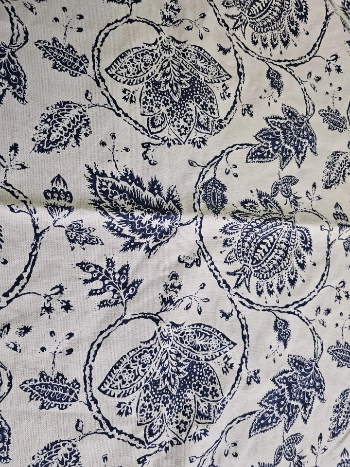 Cama Queen Decorativa Corredor Azul y Blanco Paisley, 30x64 Foto 3 de 4