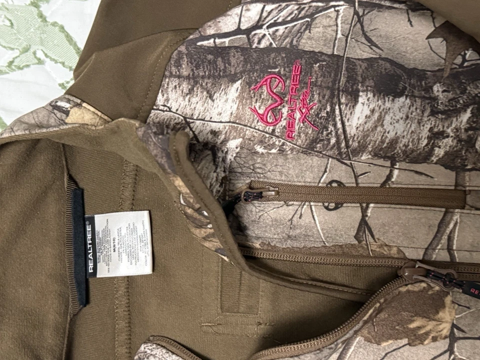 Real Tree Xtra Women’s Medium (8/10) Camo Jacket - Image 3 of 4