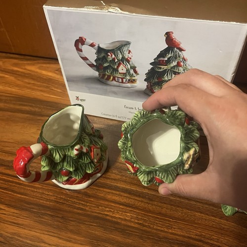 Pier 1 Importaciones Navidad Crema y Azúcar Set Pintado a Mano En Caja Original - Imagen 13 de 17
