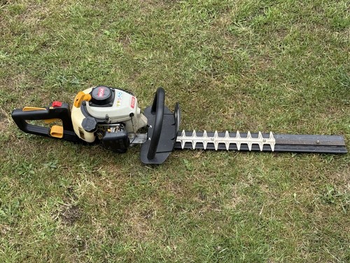 Ryobi HTK 2360MT Petrol Hedge Trimmer - Picture 3 of 3