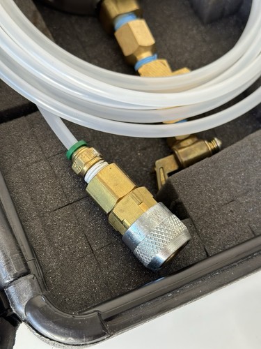 Hydro Flow Products 4 in. 200 psi Pressure Gauge 1/4 in. MNPT Liquid Filled - Picture 10 of 17
