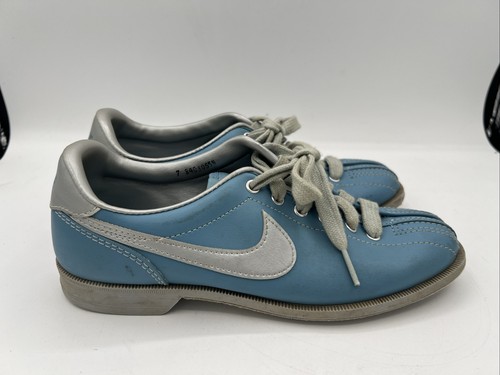 Nike Zapatos de Bowling Hombres 7 Mujeres 8 Azul Plateado Cuero Tenis Atléticos De Colección - Imagen 2 de 12