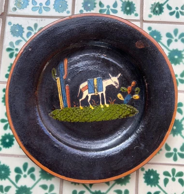 Vintage 1940 Mexican black Tlaquepaque pottery plate w/white donkey 9 5/8" - Image 1 of 3
