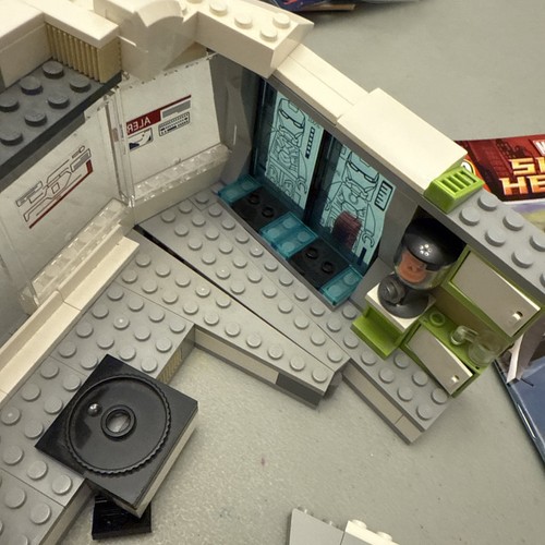 lego marvel: super heroes 76007 Malibu Mansion Attack ohne Minifiguren unvollständiges Set - Bild 10 von 13