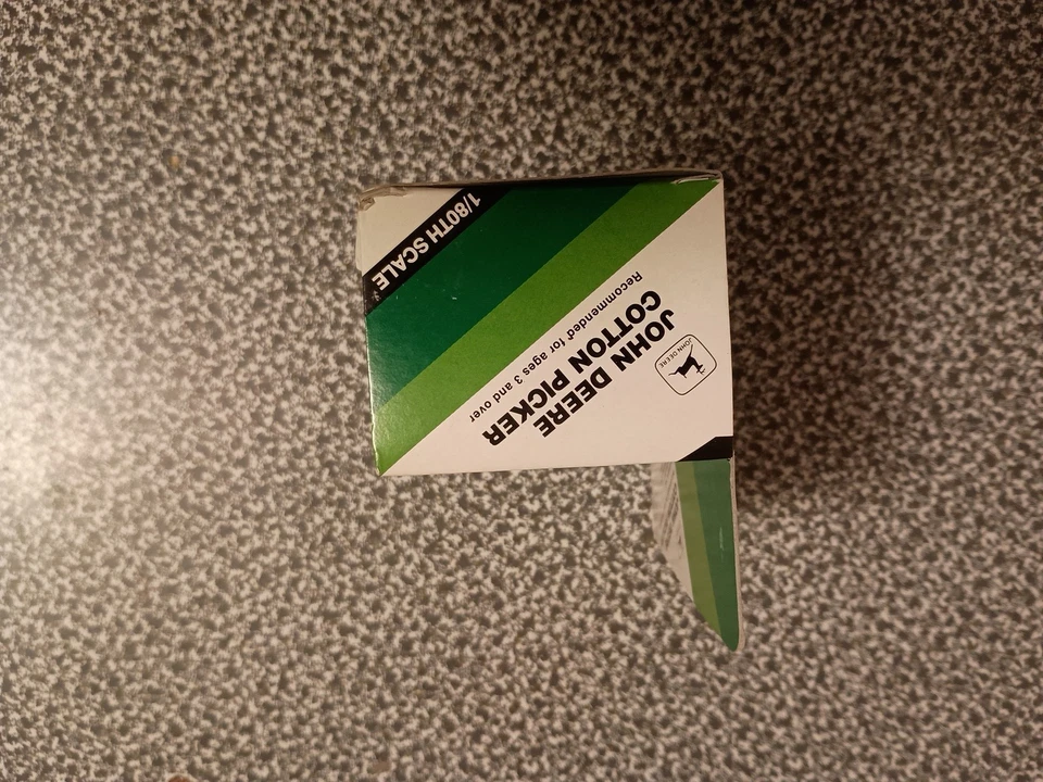 NEW/SEALED Ertl 1/80 Scale John Deere Cotton Picker Tractor Diecast 1992 - Image 3 of 3