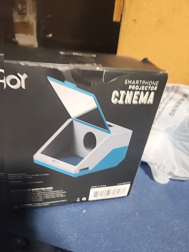 Smartphone Cinema Projector By Ijoy Universal Up To 40" Screen Portable Tested - Picture 2 of 5