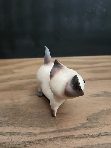 Vintage Freeman Mcfarlin Siamese Cat Figurine - Adorable Bisque Kitten Blue Eyes - Picture 2 of 6