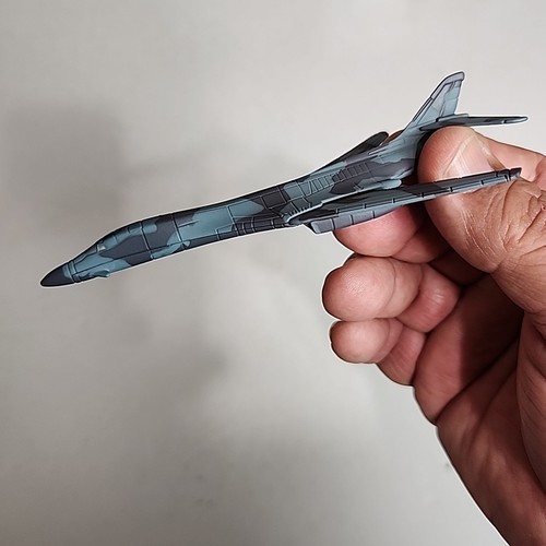 Corgi Showcase Collection B-1 Lancer Bomber Die-Cast Model Airplane - Picture 5 of 9
