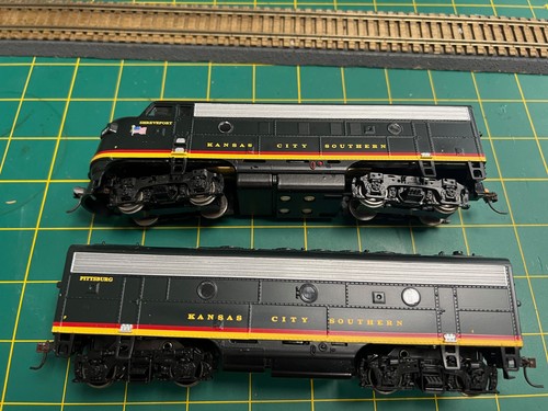 Athearn HO 80202 Kansas City Southern F7A & F7B KCS1 & KCS2  DC Only, OB - Picture 5 of 15