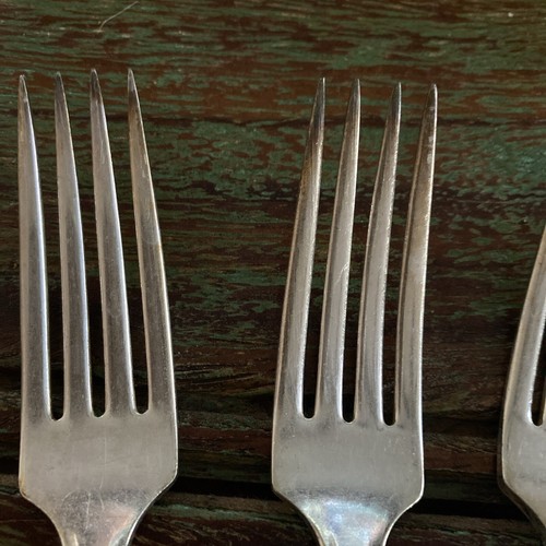 WM A ROGERS SILVERPLATE FLATWARE Overlaid Oneida Ltd PARAMOUNT 5 Dinner Forks - Picture 3 of 8