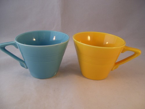 Harlequin Fiesta HLC Yellow & Blue 2 Tea Cups Homer Laughlin Company USA Vintage - Picture 2 of 4