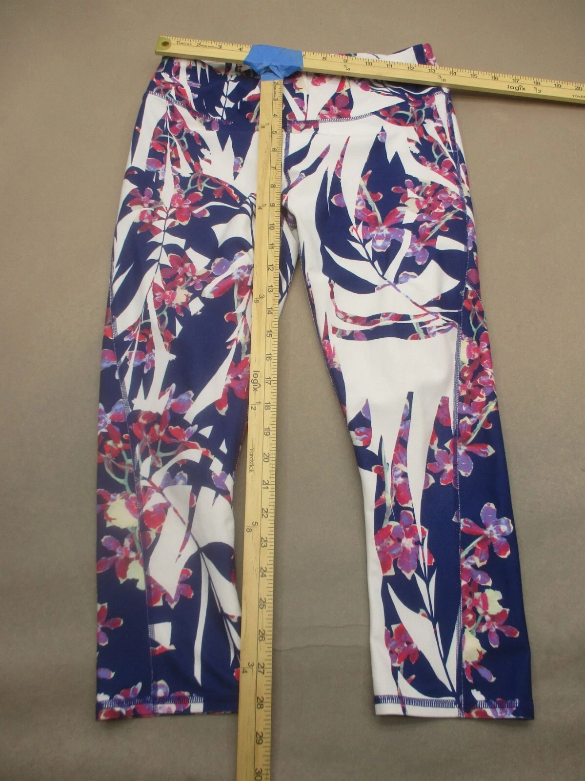 fabletics stretch pull on athletic cropped leggings