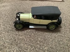 1919 Cadillac Type 57 Phaeton 1:32 Diecast Model Car by Signature Models Lime