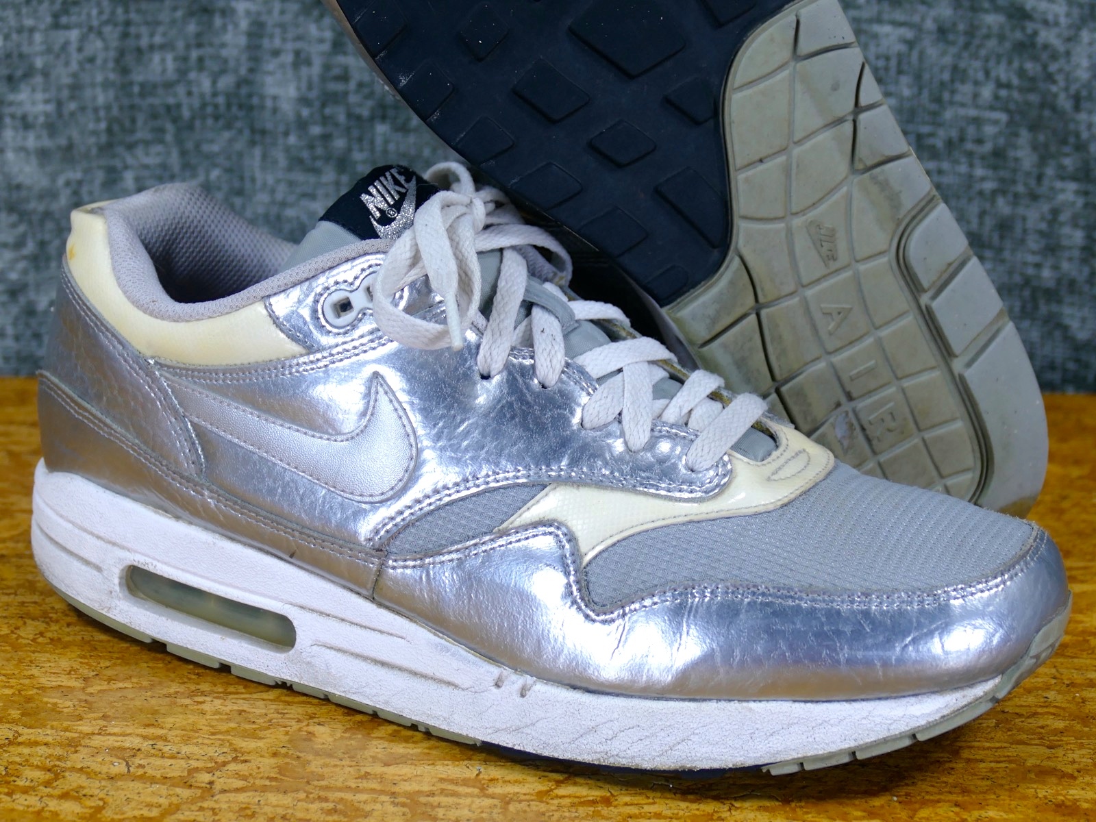 Nike Air Max 1 Sz 11 Apollo Moon Landing - retro 2009 lunar metallic pack one Nike Air Max 1 Sz 11 Apollo Moon Landing - retro 2009 lunar metallic pack one