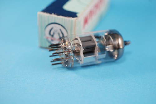 Tubo de triodo doble probado Adzam ECC88 NUEVO EN CAJA 6DJ8 M3624 - Imagen 3 de 9